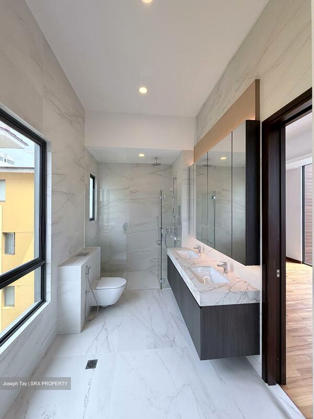 East Coast Avenue (D15), Terrace #519952421